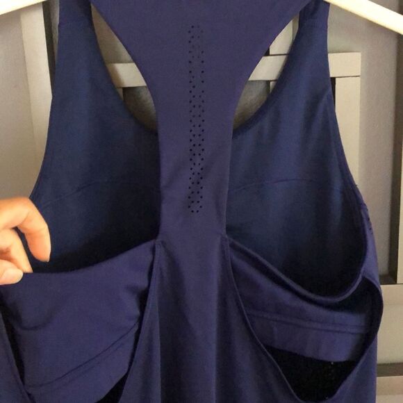 Lululemon Navy fitness top with Built-in bra mesh insert 8 - Picture 5 of 5
